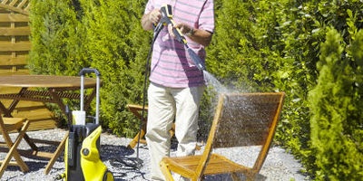 Cleaning garden furniture